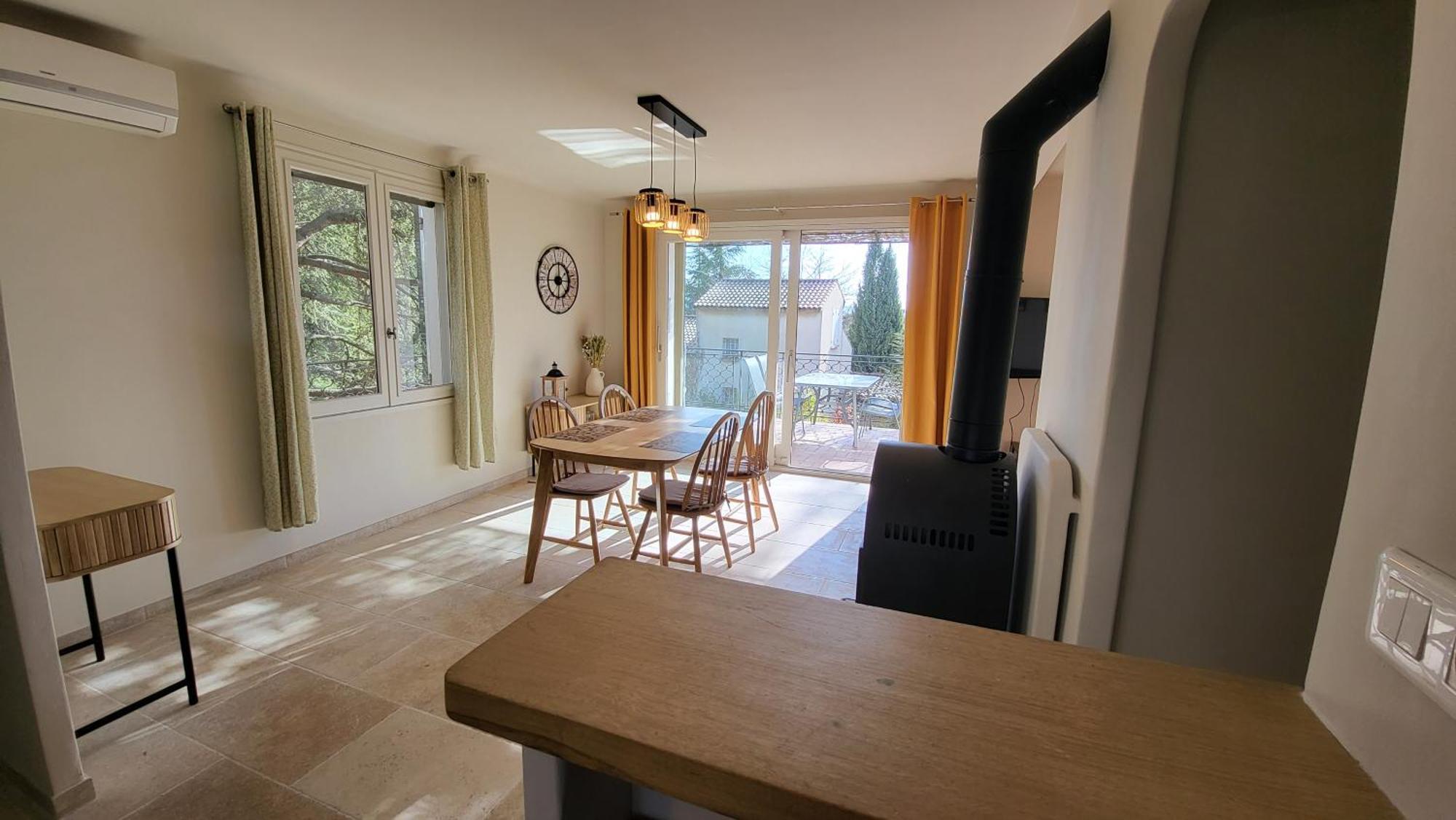 Maison Avec Piscine Chauffee, Centre Village