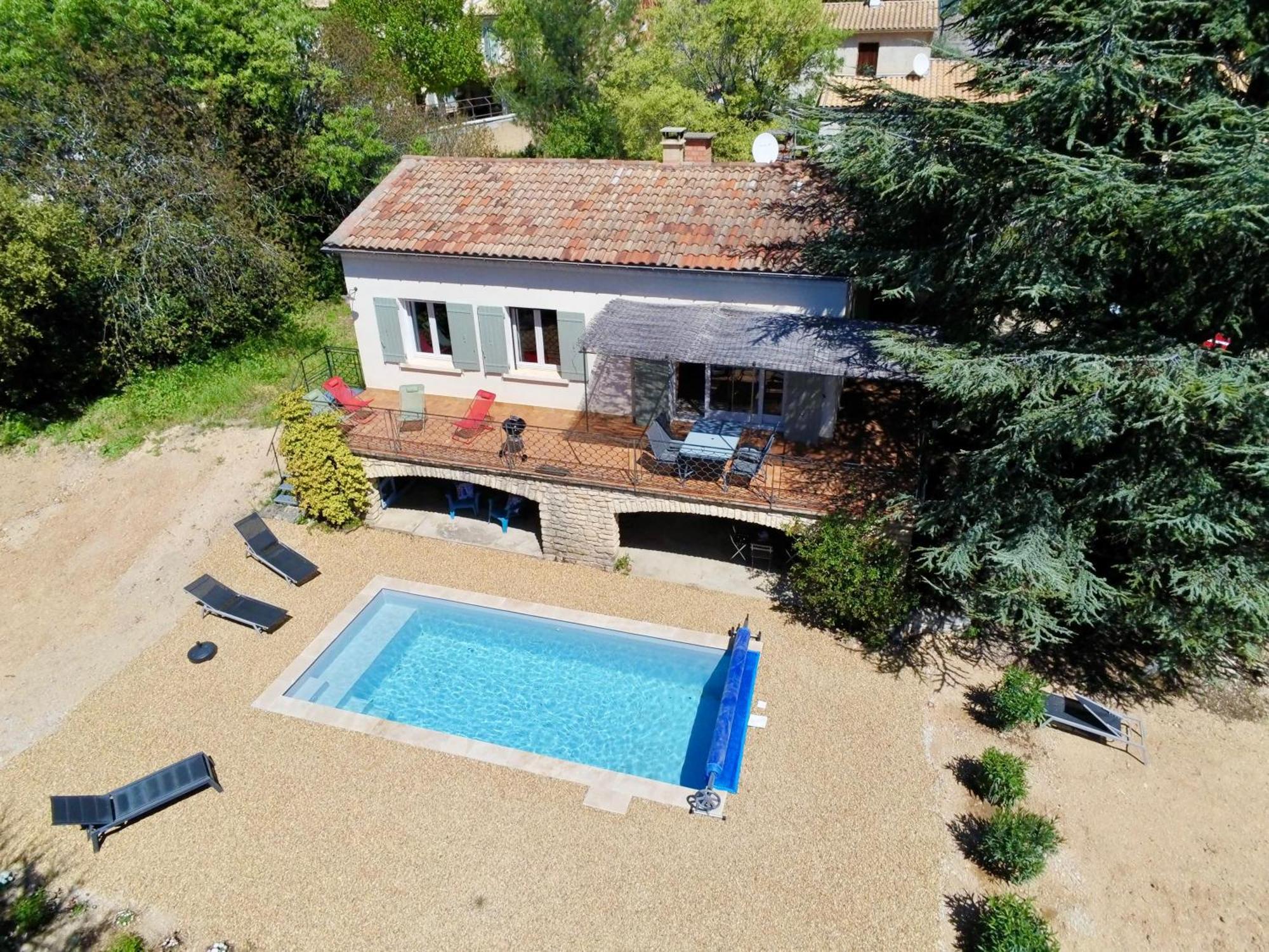 Maison Avec Piscine Chauffee, Centre Village *